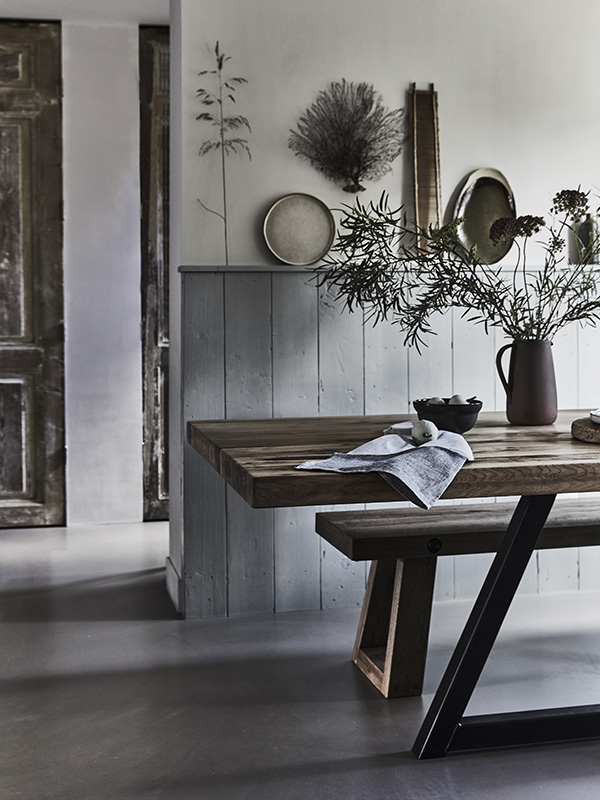 eetkamer robuuste tafel hout staal lamberisering